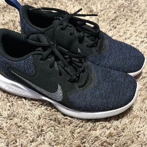 7.5 Nike running shoes